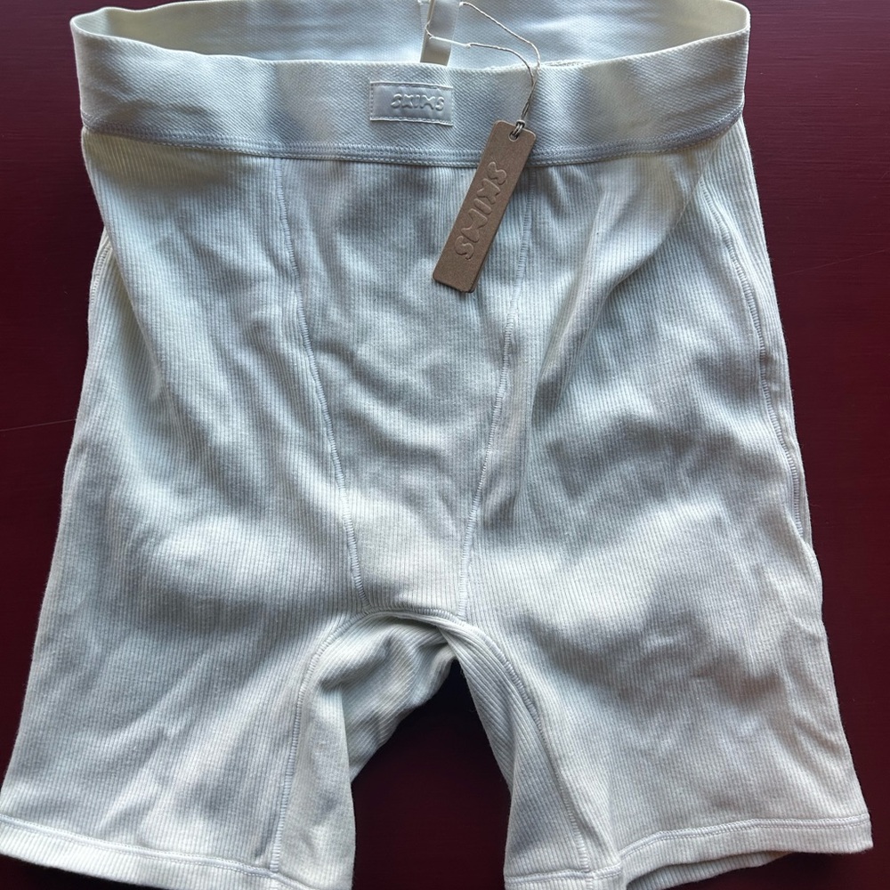 NWT SKIMS women’s boxers in bone size S